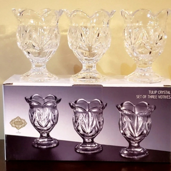 The Limited Crystal Clear Vases Elegant Accents Tulip Design - Picture 7 of 7